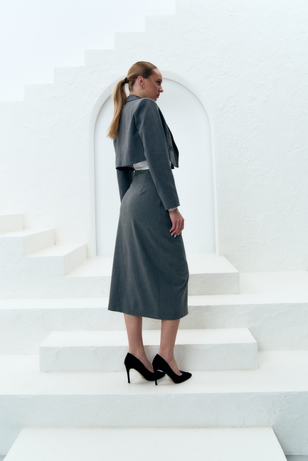 Фото ракурс 3 - Женская серая юбка EQUILIBRI артикул BW491004 200 Grey FW2025