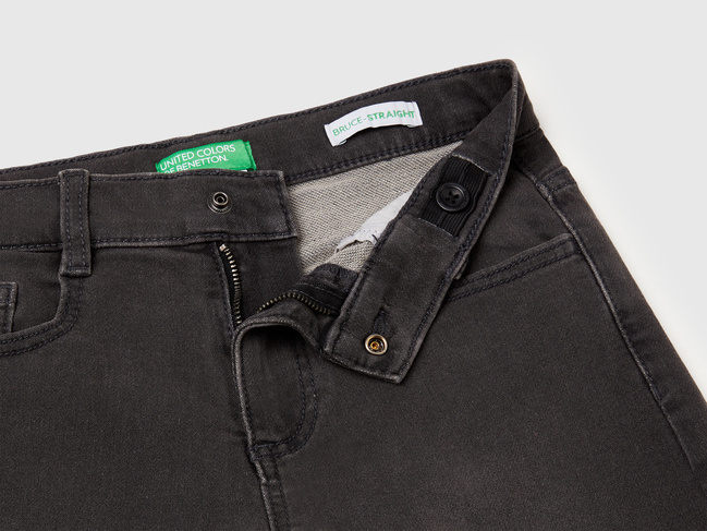 Серые шорты для мальчиков Benetton артикул 44LGC9048.G 700 25E Фото ракурс 3 - Серые шорты для мальчиков Benetton артикул 44LGC9048.G 700 25E