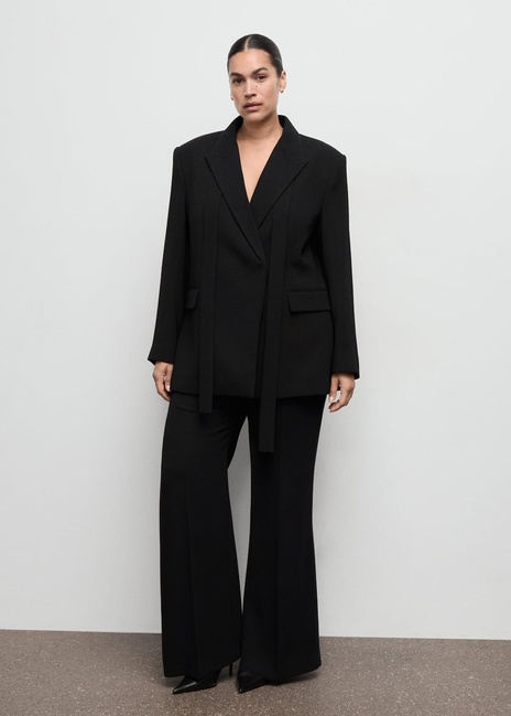 Женский черный пиджак Mango артикул 27051320 99 2 season Фото ракурс 6 - Женский черный пиджак Mango артикул 27051320 99 2 season