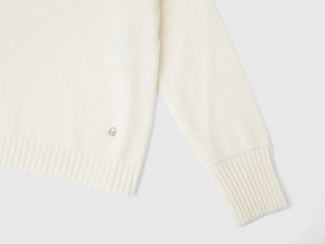 Фото ракурс 3 - Белая водолазка для девочек Benetton артикул 106WC200G.G 000 24I