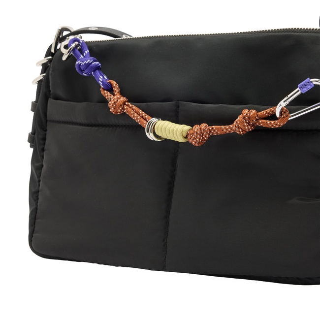 Жіноча чорна сумка Parfois артикул 240807 _BK FW2025 Фото ракурс 3 - Жіноча чорна сумка Parfois артикул 240807 _BK FW2025