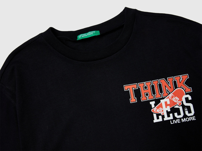 Фото ракурс 3 - Черный реглан для мальчиков Benetton артикул 3JERC10QO.G 100 25A