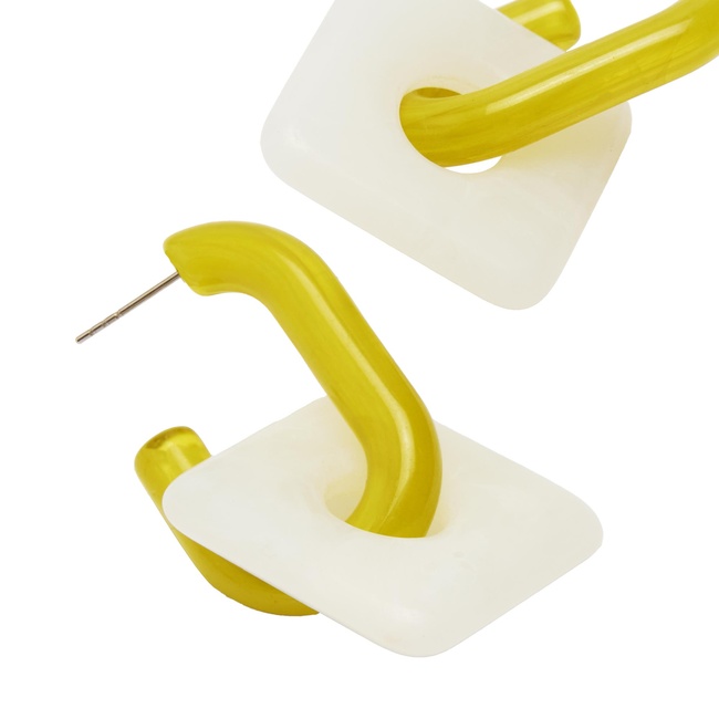 Жіночі біло-золоті сережки Parfois артикул 240244 _BM FW2025 Фото ракурс 2 - Жіночі біло-золоті сережки Parfois артикул 240244 _BM FW2025