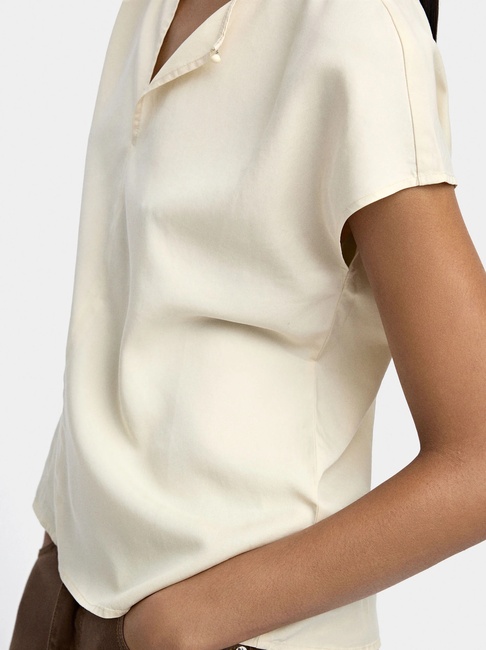 Фото ракурс 3 - Женская молочная блузка Parfois артикул 240417 _EC FW2025