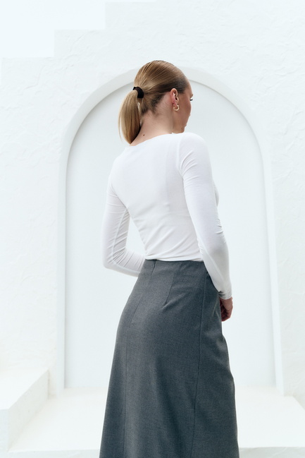 Жіночий білий лонгслів EQUILIBRI артикул BW215002 000 White FW2025 Фото ракурс 2 - Жіночий білий лонгслів EQUILIBRI артикул BW215002 000 White FW2025