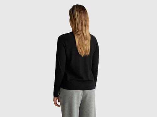Фото ракурс 2 - Женская черная водолазка Benetton артикул 11AHD203Y 700 25A