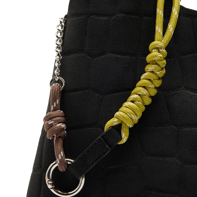 Жіноча чорна сумка Parfois артикул 240660 _BK FW2025 Фото ракурс 3 - Жіноча чорна сумка Parfois артикул 240660 _BK FW2025