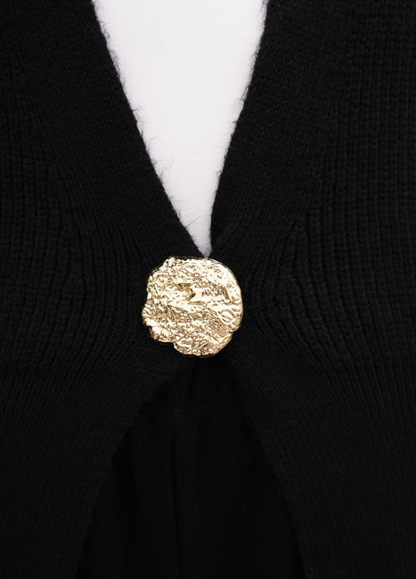 Женский черный кардиган EQUILIBRI артикул W343 011 000 Black FW2025 Фото ракурс 4 - Женский черный кардиган EQUILIBRI артикул W343 011 000 Black FW2025