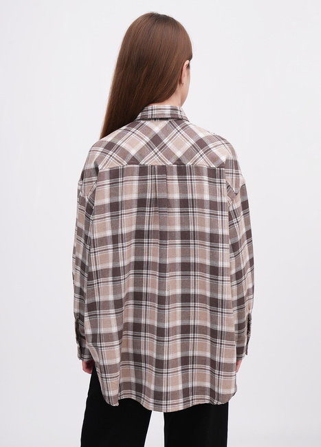 Женская бежевая рубашка EQUILIBRI артикул W422 023 004 Beige FW2025 Фото ракурс 2 - Женская бежевая рубашка EQUILIBRI артикул W422 023 004 Beige FW2025