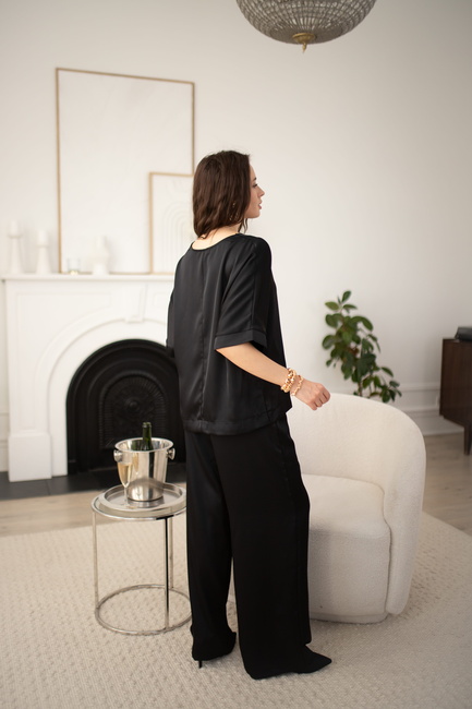 Фото ракурс 4 - Женские черные брюки EQUILIBRI артикул W491 049 200 Black SS2025