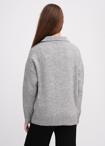 Фото ракурс 2 - Жіночий сірий светр EQUILIBRI артикул W342 079 000 Grey FW2025