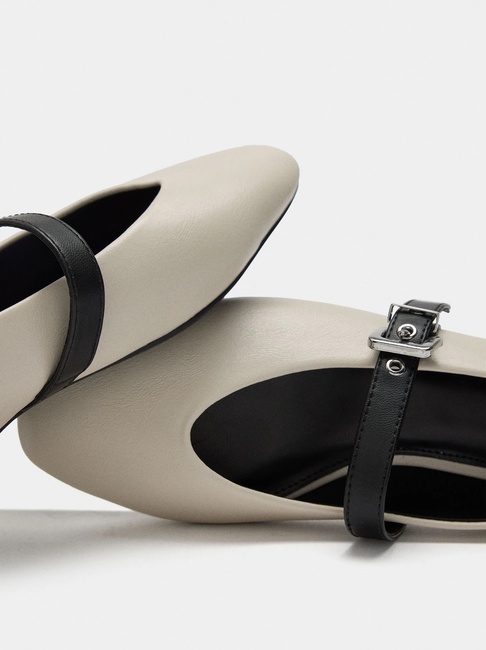 Женские молочные туфли Parfois артикул 238512 _EC FW2025 Фото ракурс 5 - Женские молочные туфли Parfois артикул 238512 _EC FW2025