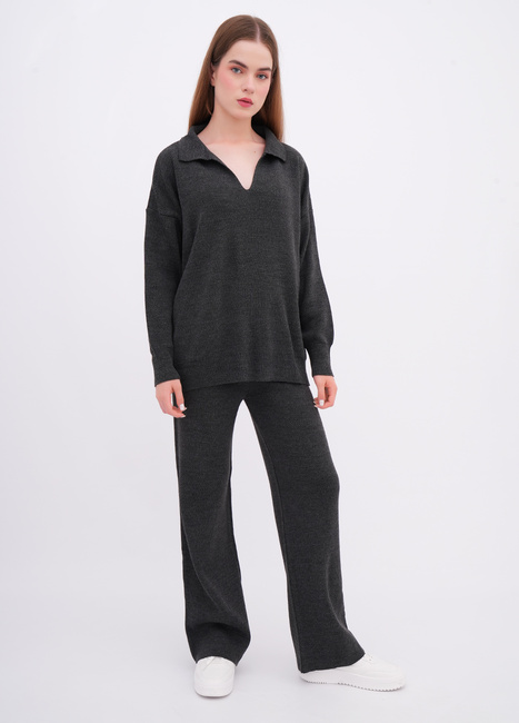 Фото ракурс 1 - Жіночі сірі штани EQUILIBRI артикул W391 040 200 Dark grey FW2025