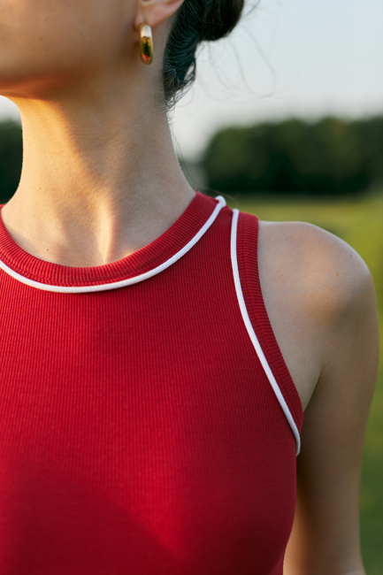 Женская красная майка EQUILIBRI артикул BW211001 001 Red SS2025 Фото ракурс 3 - Женская красная майка EQUILIBRI артикул BW211001 001 Red SS2025