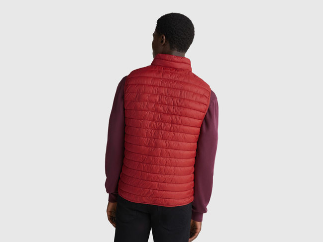 Мужской коричневый жилет Benetton артикул 2TWDUJ00P 01J 25A Фото ракурс 2 - Мужской коричневый жилет Benetton артикул 2TWDUJ00P 01J 25A