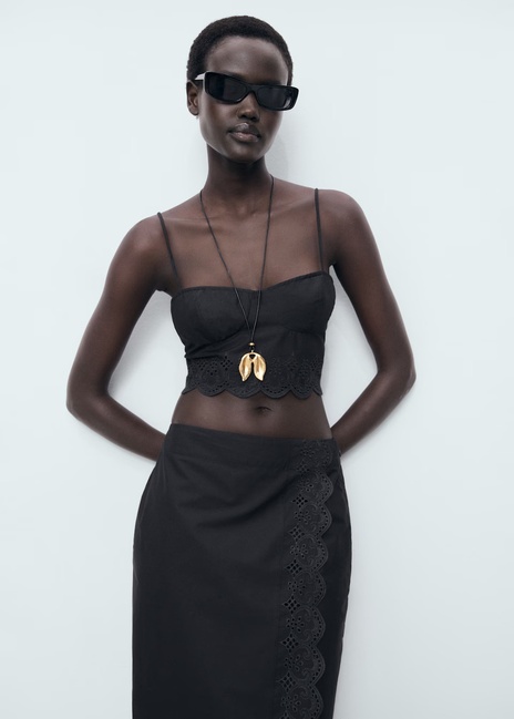 Женский черный топ Mango артикул 17061187 99 1 season Фото ракурс 1 - Женский черный топ Mango артикул 17061187 99 1 season