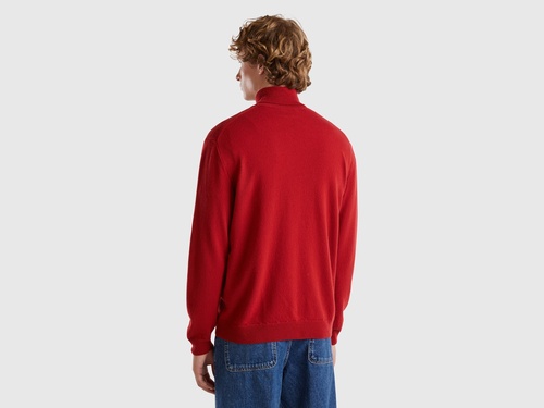 Фото ракурс 2 - Чоловіча червона водолазка Benetton артикул 1002U2180 38P 25A