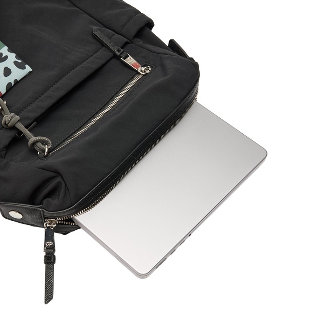 Жіночий чорний рюкзак Parfois артикул 241473 _BK FW2025 Фото ракурс 4 - Жіночий чорний рюкзак Parfois артикул 241473 _BK FW2025