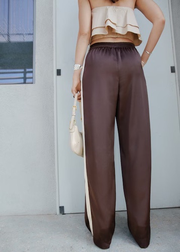 Фото ракурс 2 - Женские фиолетовые брюки Mango артикул 17073330 66 1 season