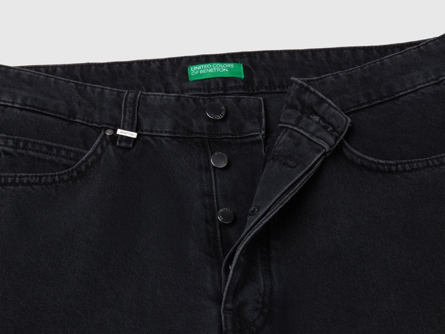 Фото ракурс 4 - Чоловічі чорні джинси Benetton артикул 4VKEUE01D 800 25A
