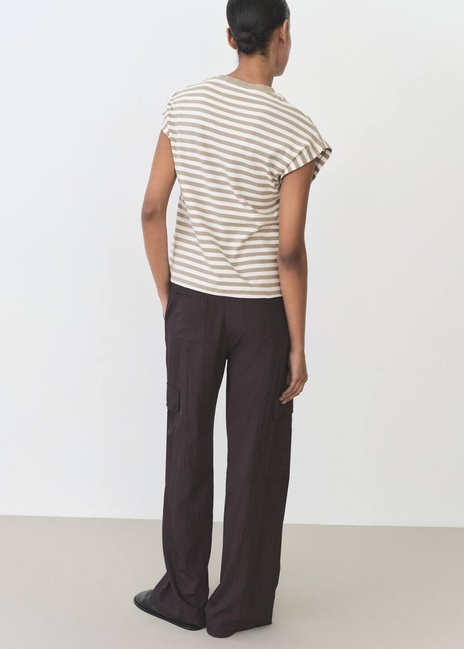 Фото ракурс 2 - Женская хаки футболка Mango артикул 87055759 37 8 season