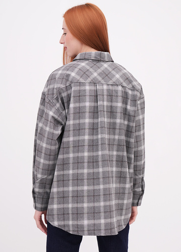 Фото ракурс 2 - Жіноча сіра сорочка EQUILIBRI артикул W422 023 003 Grey FW2025