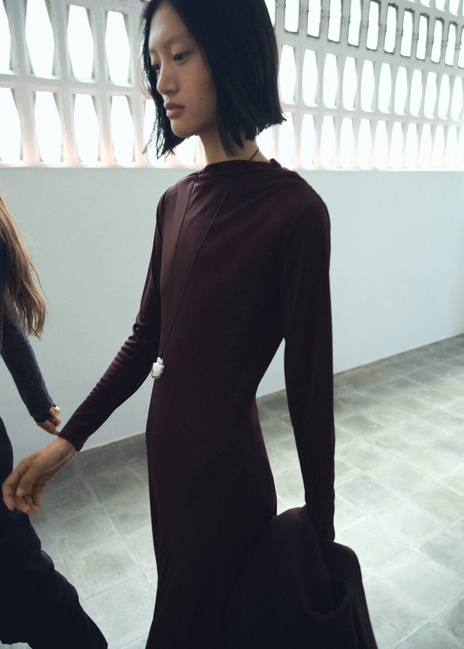 Жіноча коричнева сукня Mango артикул 17065821 30 1 season Фото ракурс 4 - Жіноча коричнева сукня Mango артикул 17065821 30 1 season