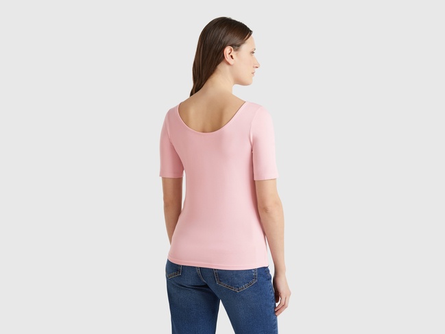 Фото ракурс 2 - Женская розовая футболка Benetton артикул 3FJHD109K 09J 25P