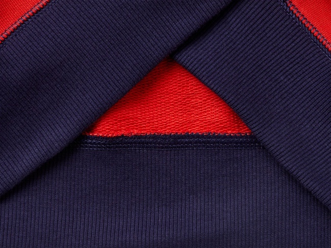 Фото ракурс 3 - Красная олимпийка для мальчиков Benetton артикул 3J68C501B.G 915 25P