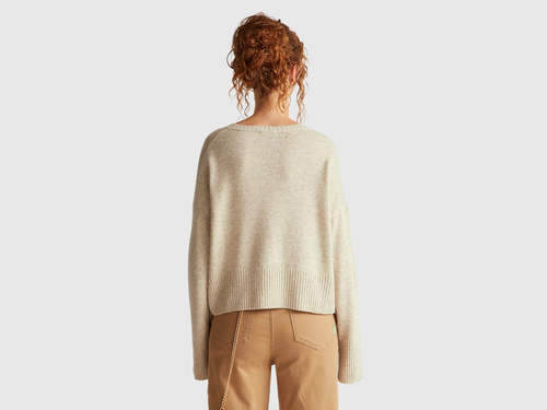 Фото ракурс 2 - Женский бежевый свитер Benetton артикул 126WD10E4 91Z 25A