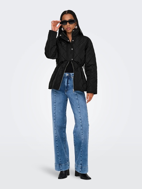 Жіноча чорна куртка Only артикул 15354432 Black FW2025 Фото ракурс 5 - Жіноча чорна куртка Only артикул 15354432 Black FW2025