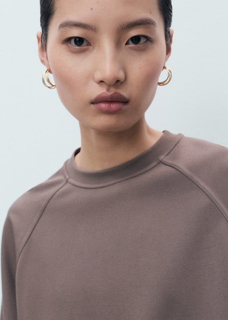 Женский коричневый свитшот Mango артикул 17074097 35 1 season Фото ракурс 4 - Женский коричневый свитшот Mango артикул 17074097 35 1 season