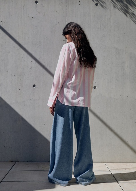 Фото ракурс 2 - Женские синие джинсы Mango артикул 17001231 TM 1 season