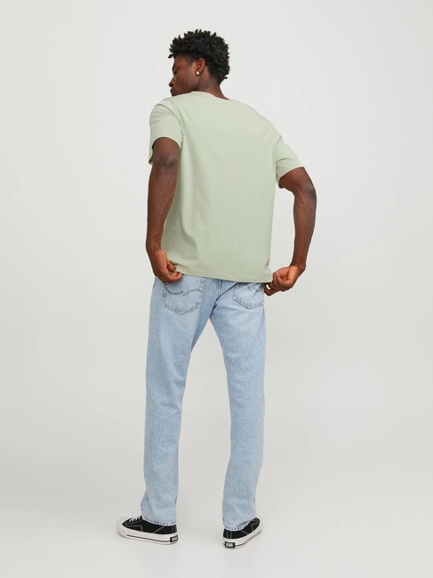 Фото ракурс 2 - Мужская зелёная футболка Jack & Jones артикул 12246690 Desert Sage SS2024