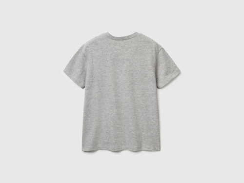 Фото ракурс 2 - Серая футболка Benetton для мальчиков артикул 3I1XC10Q4.G 501 25A