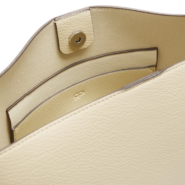 Женская белая сумка Parfois артикул 234814 _WT FW2025 Фото ракурс 4 - Женская белая сумка Parfois артикул 234814 _WT FW2025