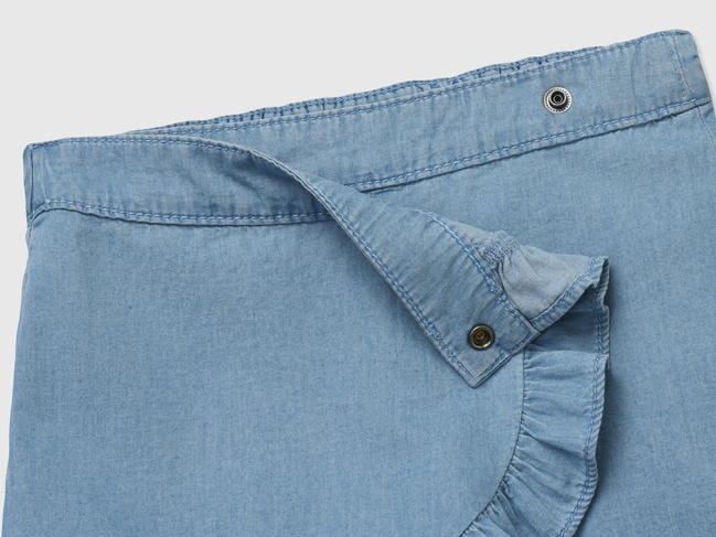 Фото ракурс 3 - Синие шорты для девочек Benetton артикул 4DHJG902Z.P 901 25E