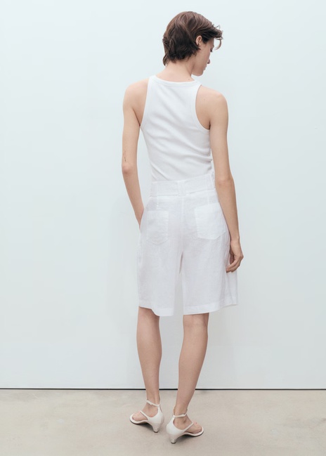 Женские белые шорты Mango артикул 17031126 01 1 season Фото ракурс 2 - Женские белые шорты Mango артикул 17031126 01 1 season