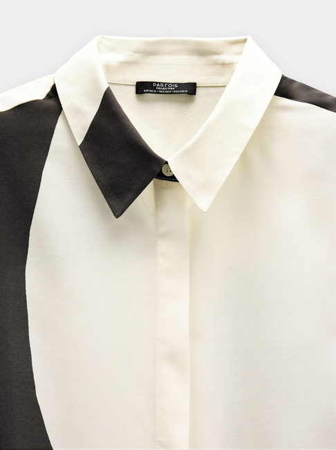 Женское бело-серое платье Parfois артикул 241885 _BM FW2025 Фото ракурс 5 - Женское бело-серое платье Parfois артикул 241885 _BM FW2025