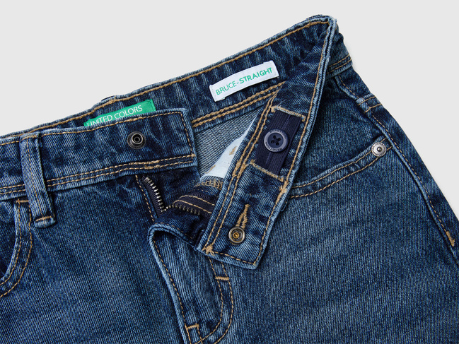 Фото ракурс 3 - Сині джинси для хлопчиків Benetton артикул 4AW7CE021.G 901 25A