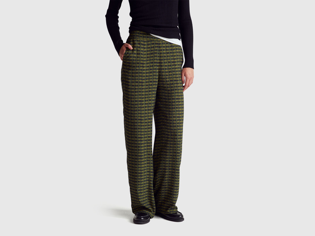 Жіночі зелені штани Benetton артикул 4KRLDF0A3 60B 25A Фото ракурс 1 - Жіночі зелені штани Benetton артикул 4KRLDF0A3 60B 25A