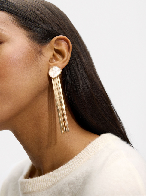 Женские золотые серьги Parfois артикул 228901 _IV SS2025 Фото ракурс 3 - Женские золотые серьги Parfois артикул 228901 _IV SS2025