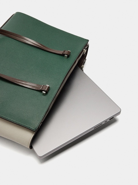 Фото ракурс 3 - Жіноча зелена сумка Parfois артикул 241304 _KK FW2025