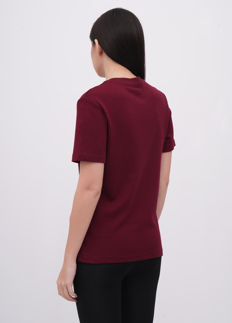 Фото ракурс 2 - Жіноча бордова футболка EQUILIBRI артикул W213 104 000 bordo FW2025