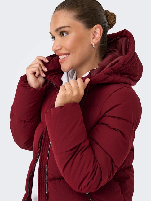 Женское бордовое пальто Only артикул 15205369 Cabernet FW2025 Фото ракурс 7 - Женское бордовое пальто Only артикул 15205369 Cabernet FW2025