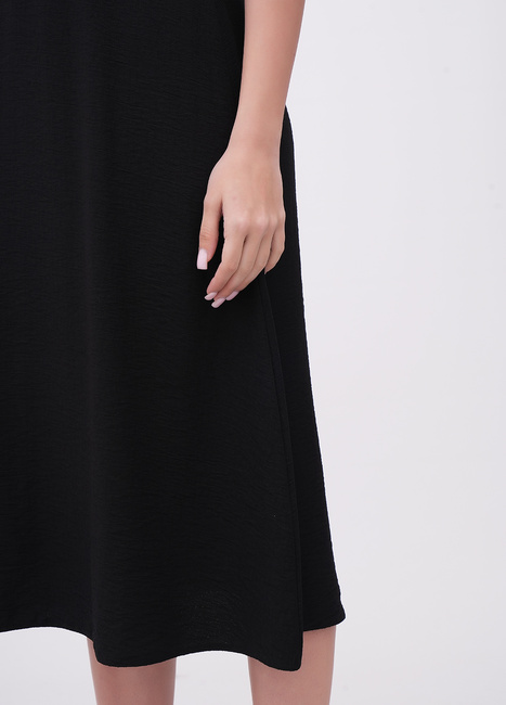 Жіноча чорна сукня EQUILIBRI артикул W452 044 001 Black SS2025 Фото ракурс 4 - Жіноча чорна сукня EQUILIBRI артикул W452 044 001 Black SS2025