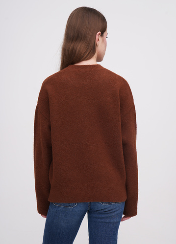 Фото ракурс 2 - Жіночий коричневий светр EQUILIBRI артикул W342 085 000 CINNAMON FW2025