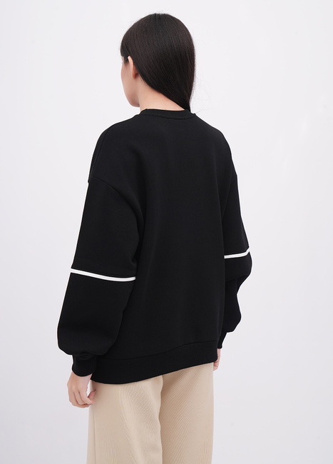 Жіночий чорний світшот EQUILIBRI артикул W231 035 000 Black FW2025 Фото ракурс 2 - Жіночий чорний світшот EQUILIBRI артикул W231 035 000 Black FW2025