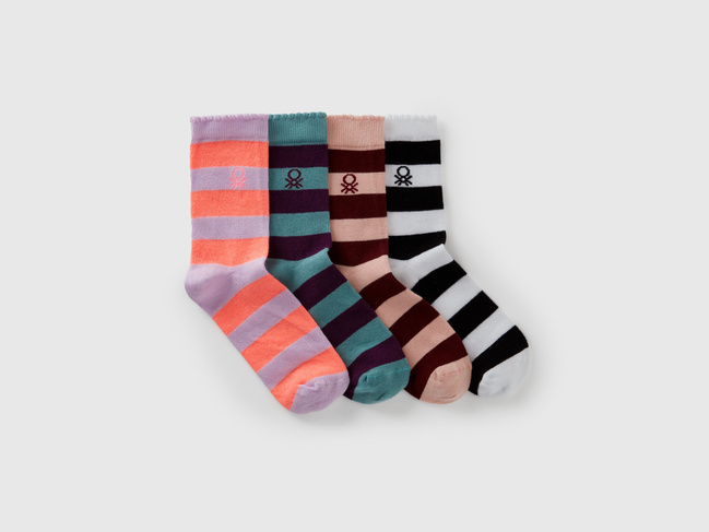 Фото ракурс 1 - Разноцветные носки для мальчиков Benetton артикул 6AO30704E 903 25A