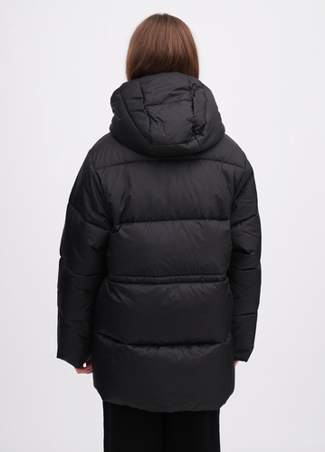 Фото ракурс 2 - Женская черная куртка EQUILIBRI артикул W172 013 000 Black FW2025